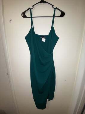 emerald green criss cross back frill hem bodycon dress PrettyLittleThing | Dresses | Hem shift dress